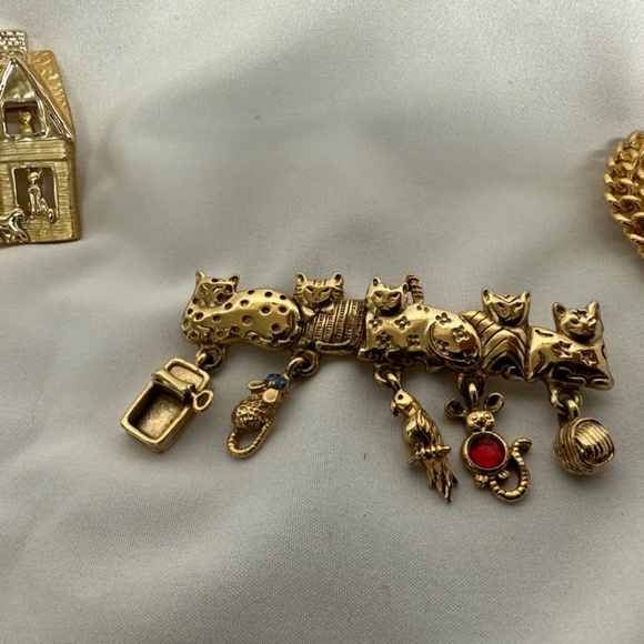 Brooch pins and locket - Picture 6 of 7